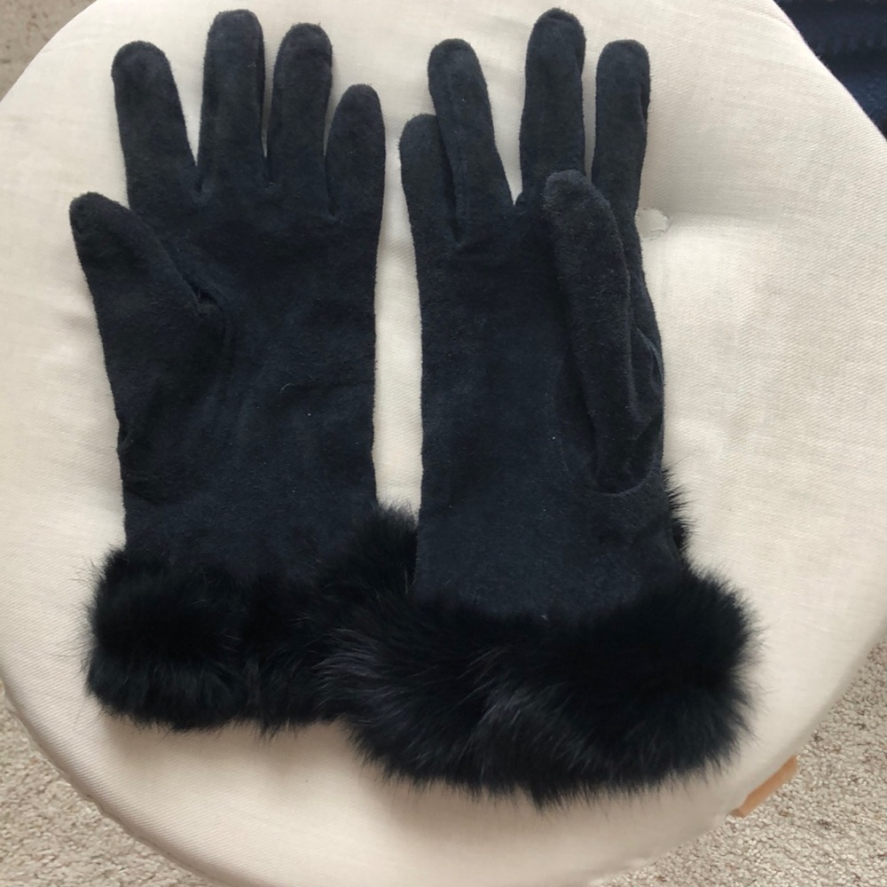 Lined suede gloves with faux fur trim